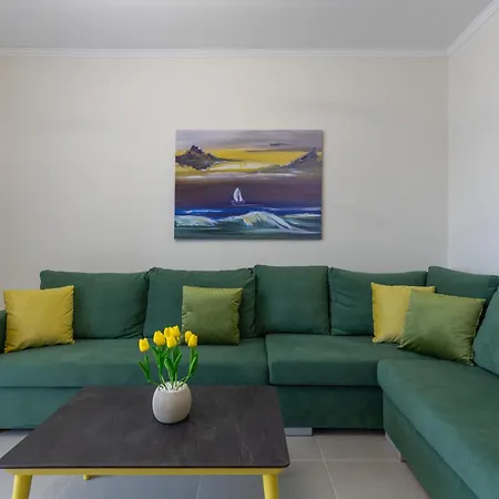 The View - Mimosa, Luxury, Central, Free Parking Apartment Sarandë