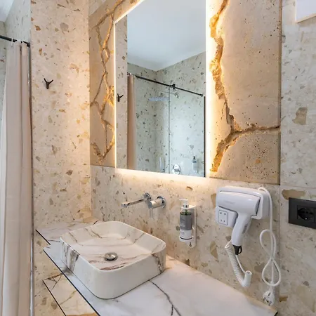 The View - Mimosa, Luxury, Central, Free Parking Apartment Sarande